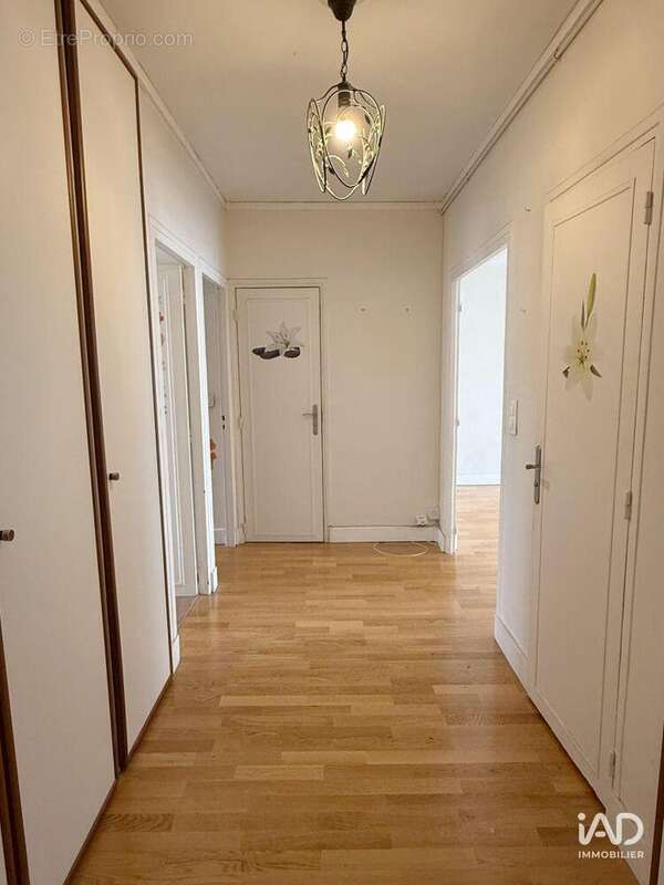 Photo 2 - Appartement à COURBEVOIE
