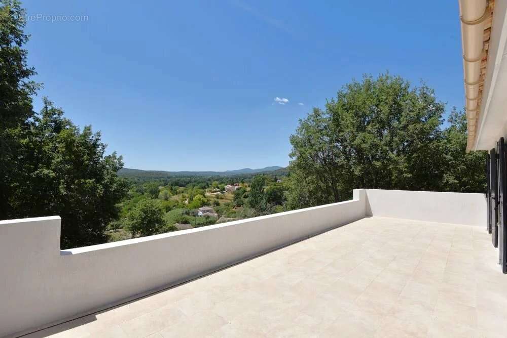 Appartement à MONTAUROUX