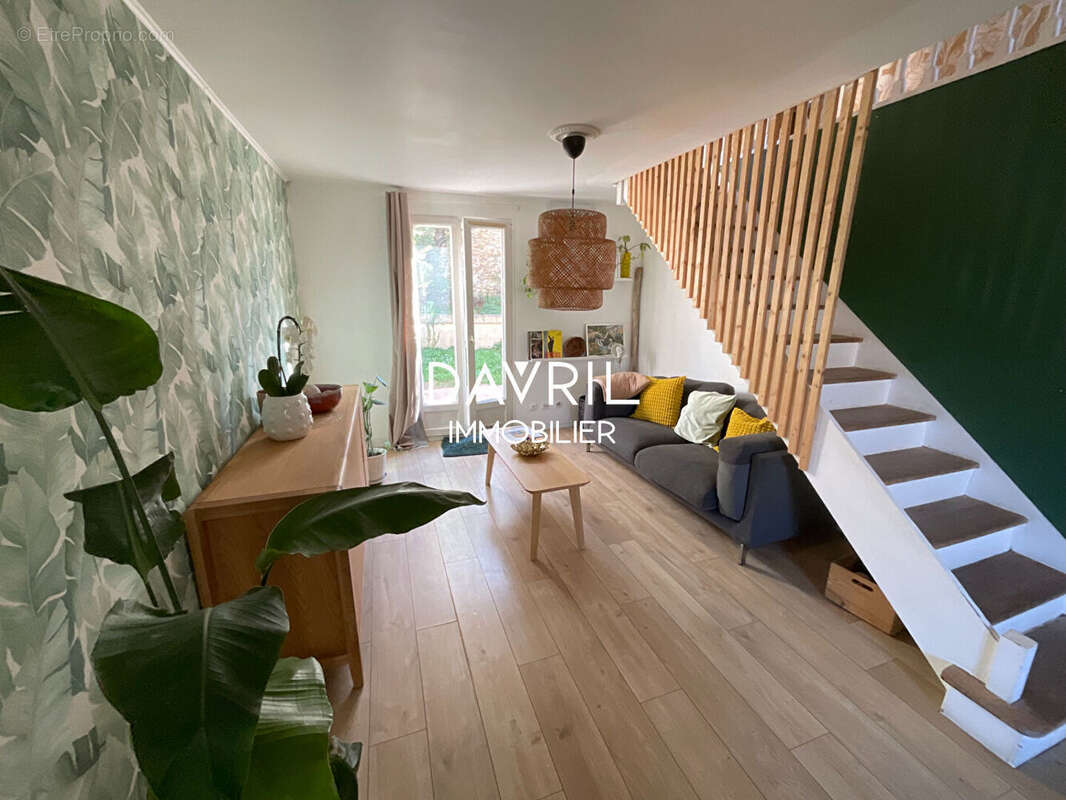 Maison à CHANTELOUP-LES-VIGNES