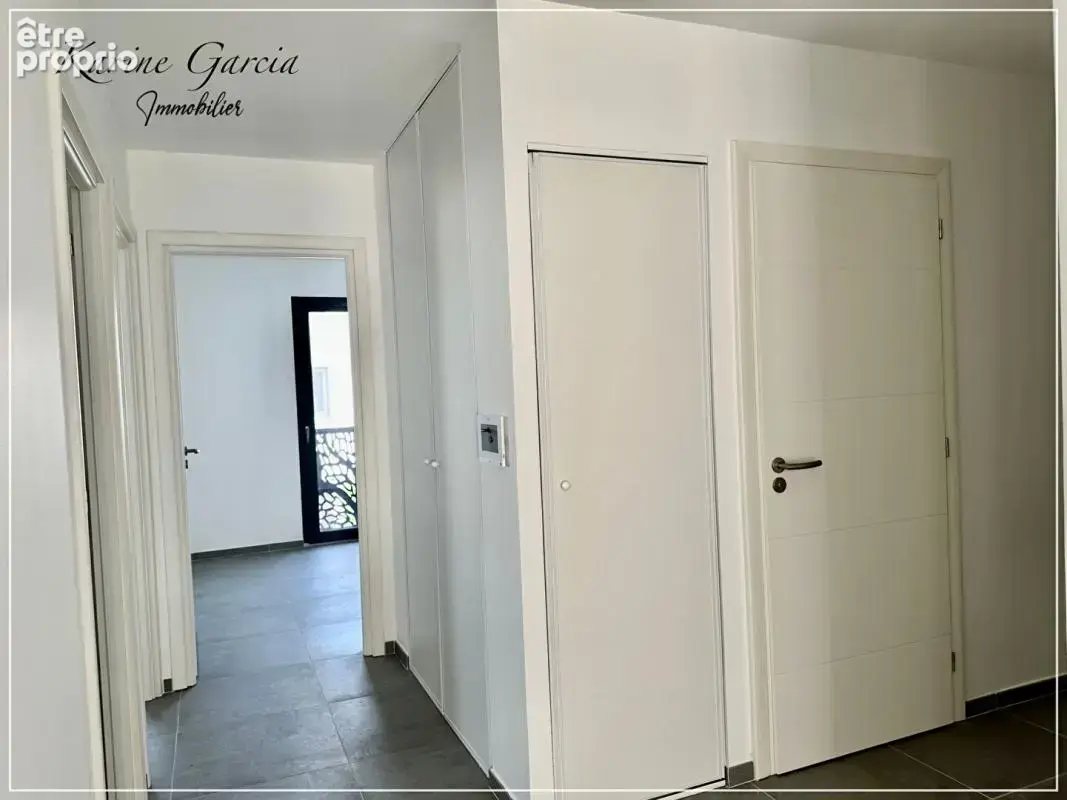 Six fours les plages - construction recente - appartement de type 3 - jardin 72 m² - parking privatif sous sol - photo 6