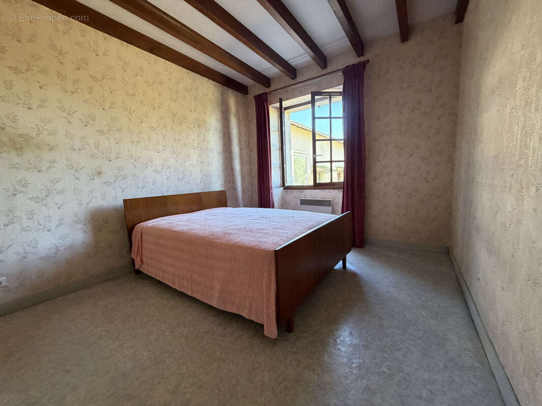 Maison à LA ROCHE-CHALAIS