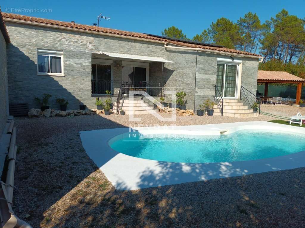 Commerce à MONTAUROUX