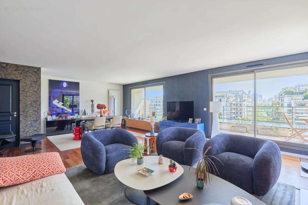 Appartement à PARIS-16E