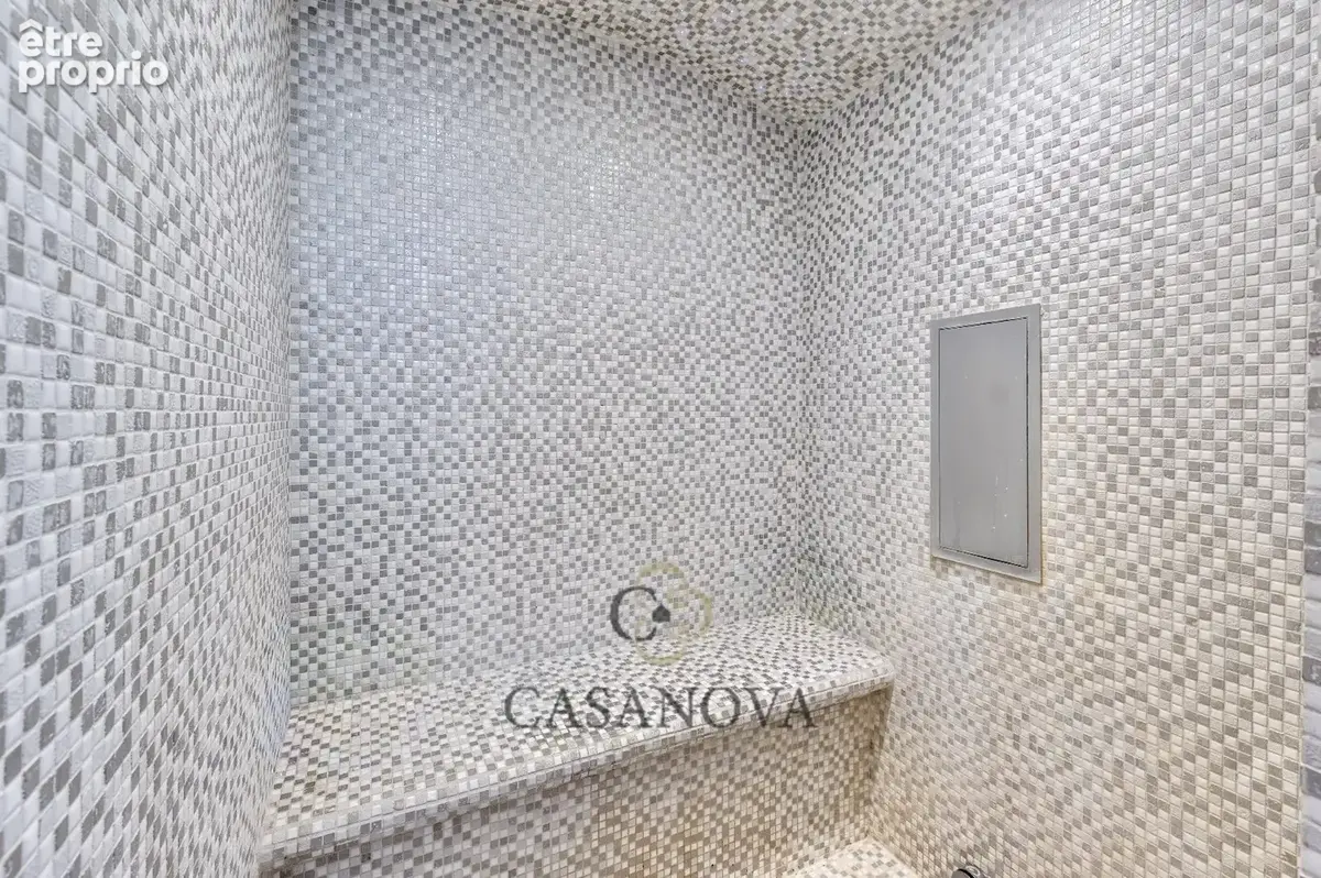 Propriété de caractère rénovée à Aimargues  ancien chai avec piscine intérieure, espace bien-être et prestations haut de gamme - photo 27