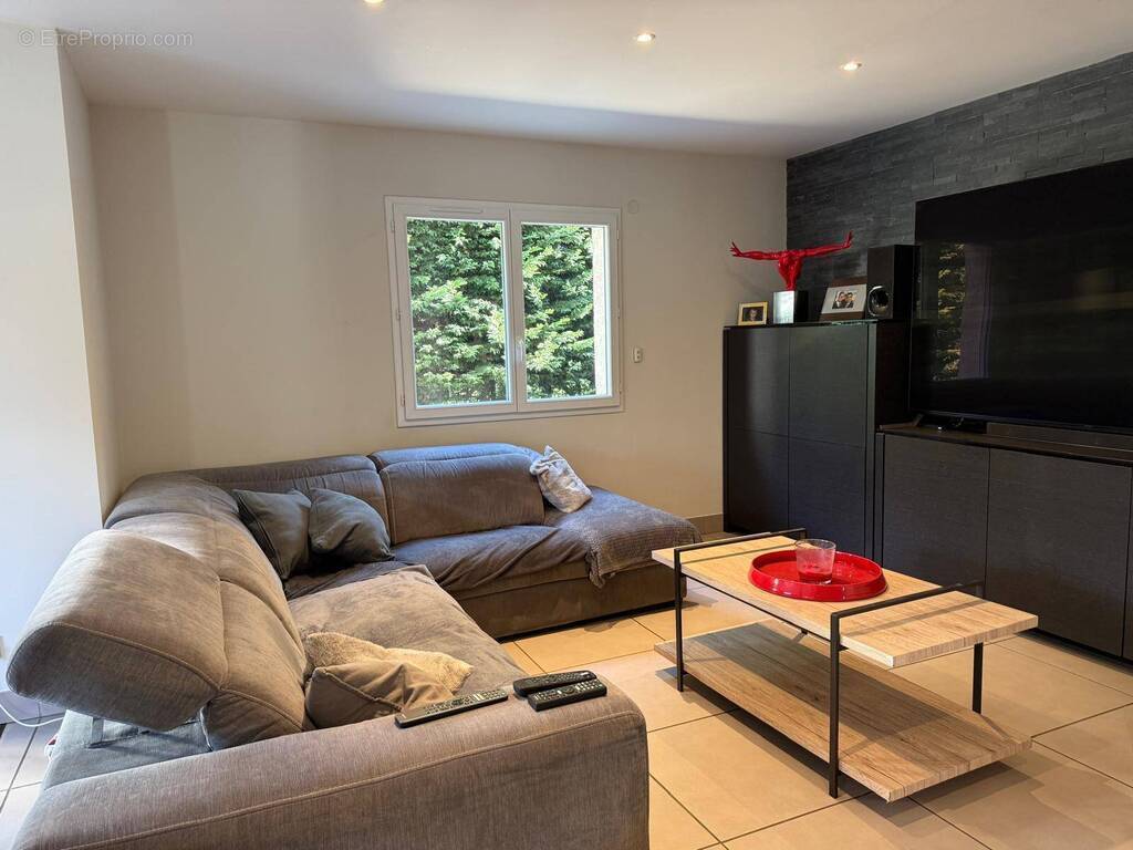 Maison à SAINT-GENIS-POUILLY