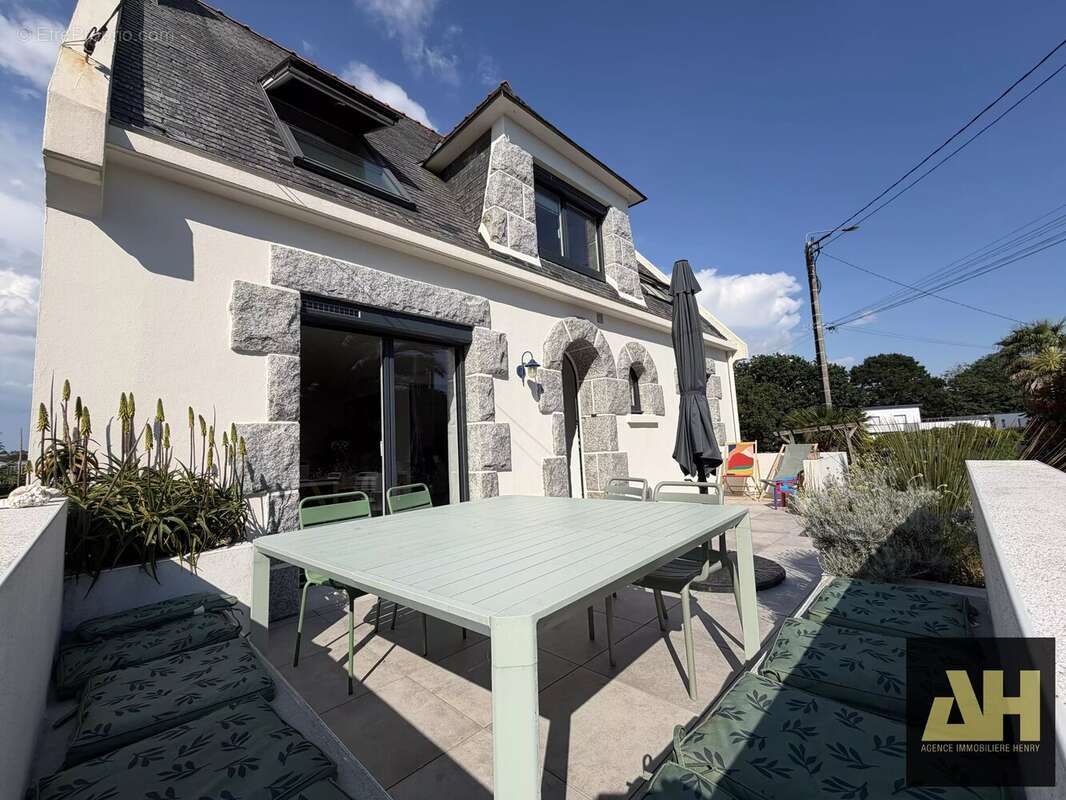 Maison à LE RELECQ-KERHUON