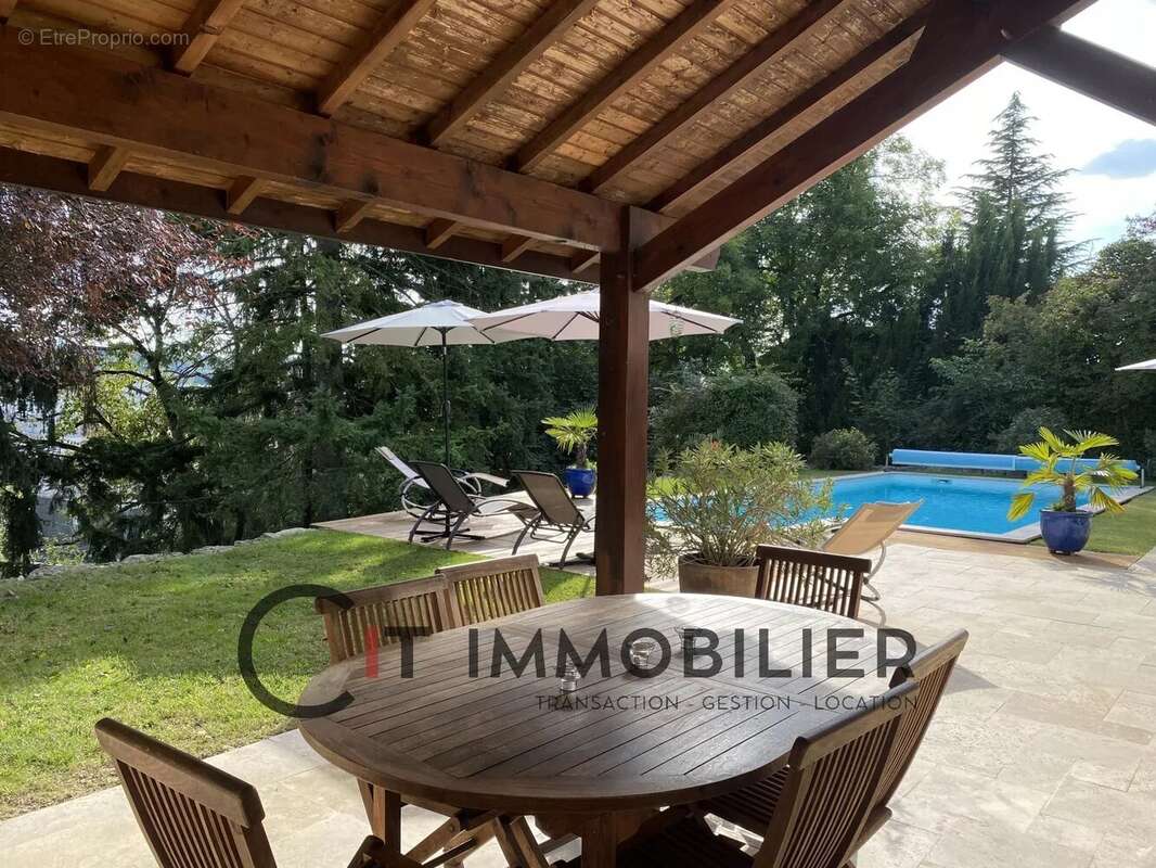 Maison à LA TOUR-DU-PIN