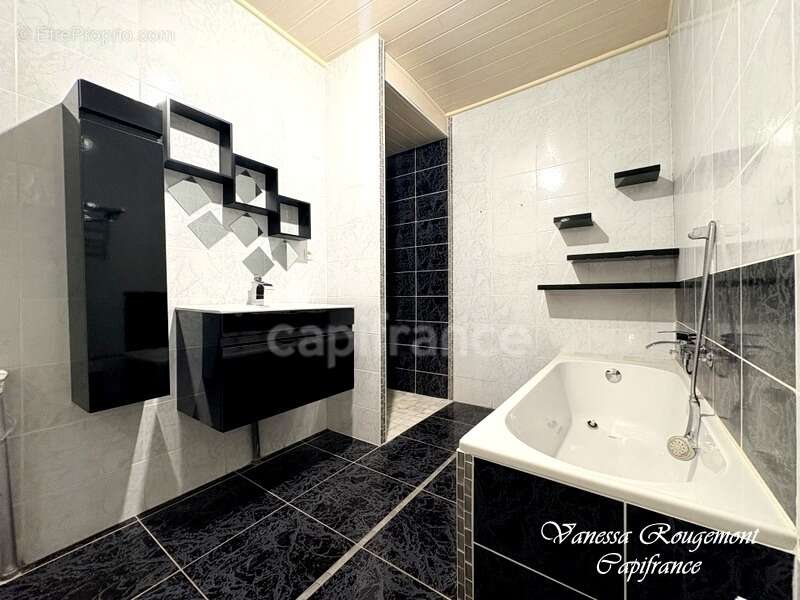 Maison à vendre 4 pièces LAROCHE SAINT CYDROINE (89) - photo 4