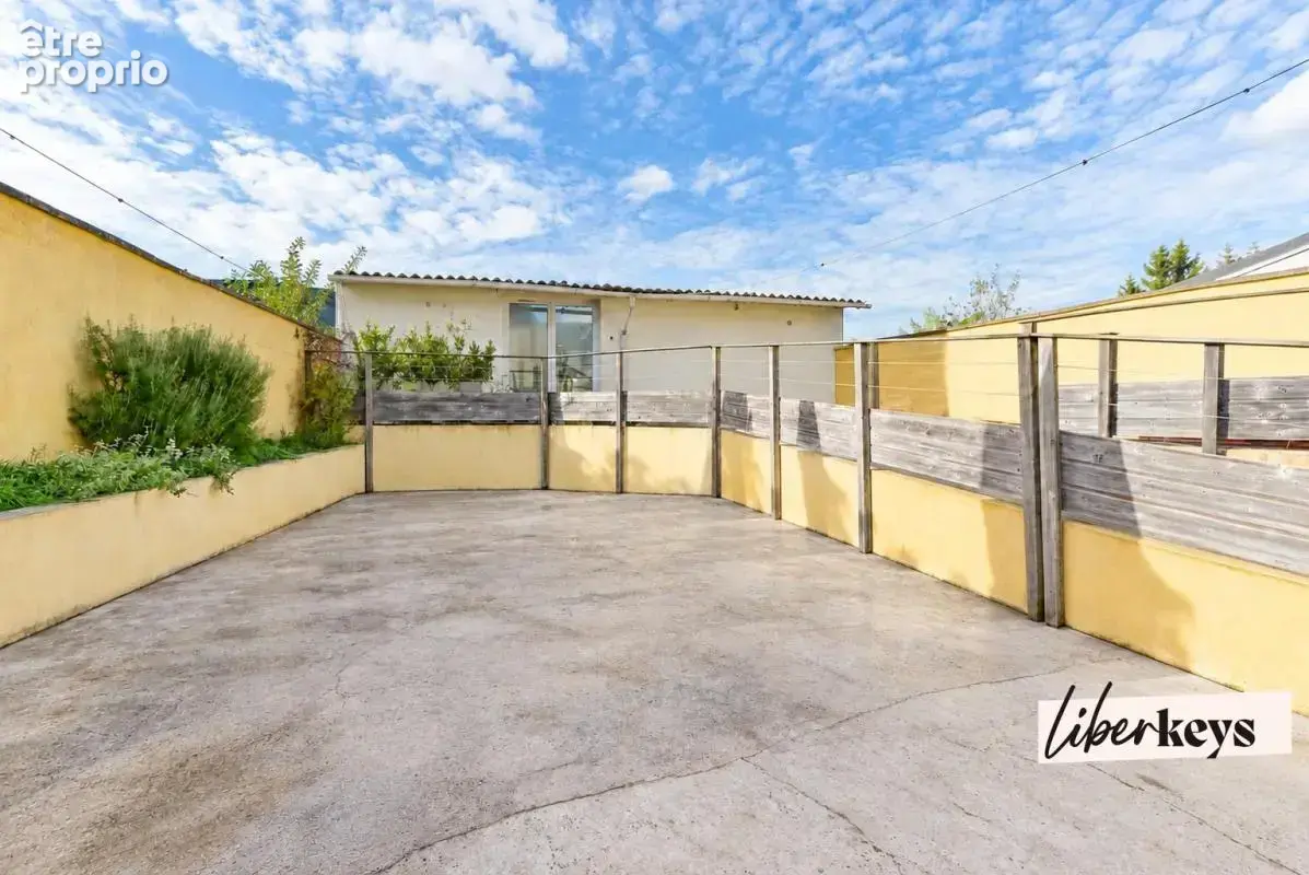 Commerce avec cour – potentiel de transformation en habitation - photo 2