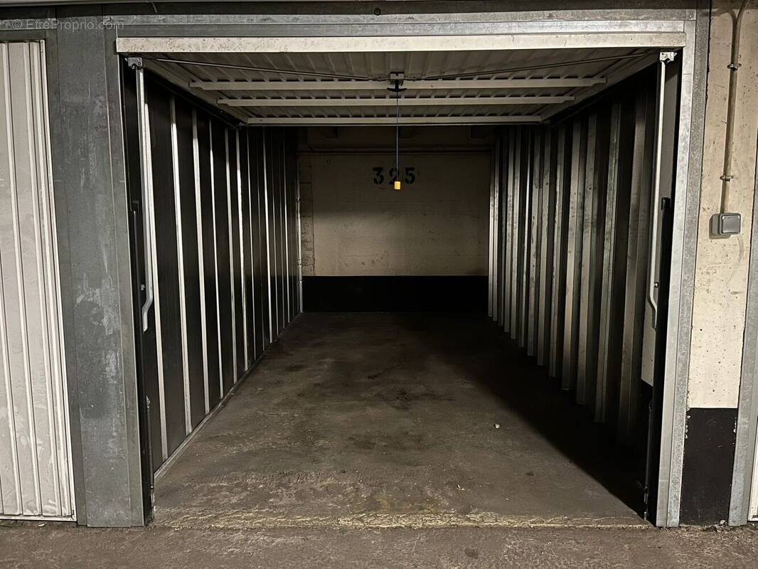 Parking à NEUILLY-SUR-SEINE