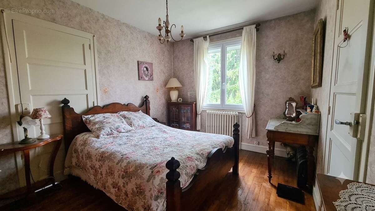 Maison familiale avec beau potentiel – 108 m² habitables – 4 à 5 chambres possibles – Garage – Terrain clos de 396 m² - photo 14