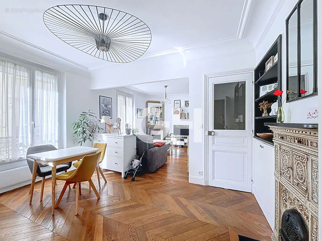 Appartement à PARIS-11E