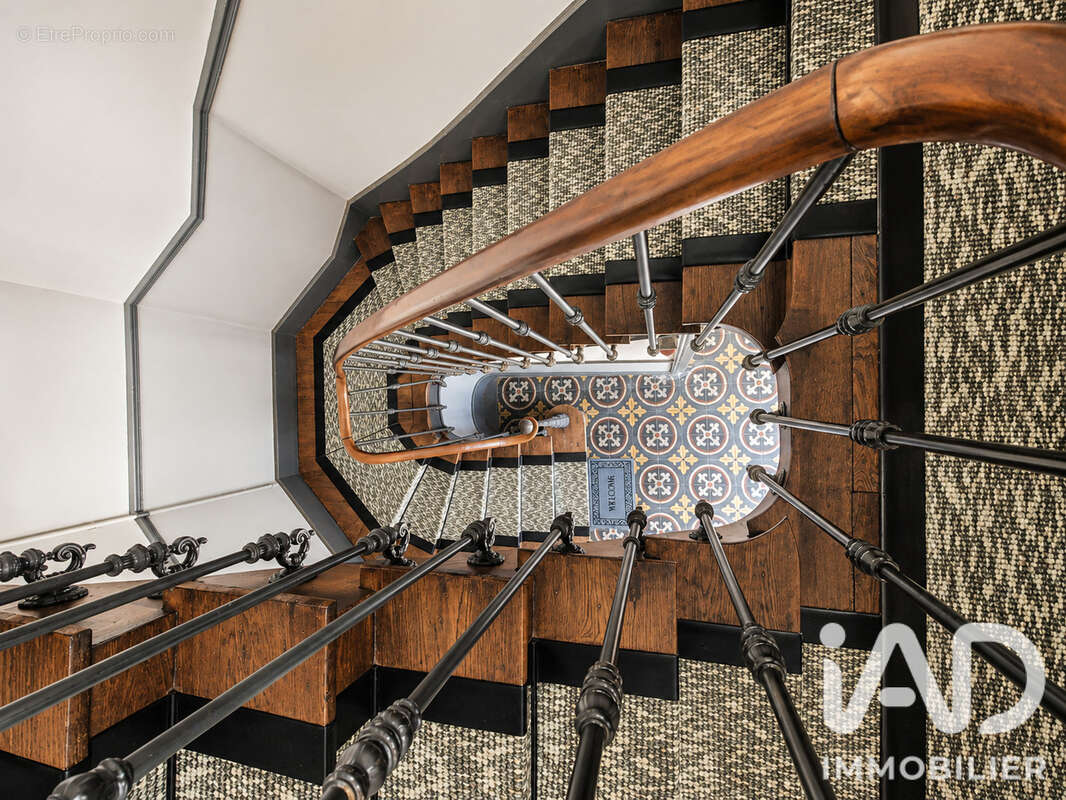 Appartement 735 m² à Charleville-Mezieres  - photo 2