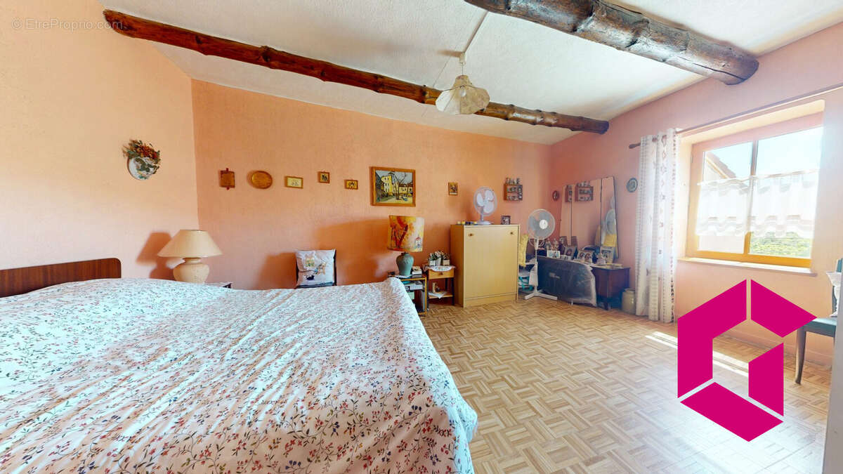 Maison à MAREUGHEOL