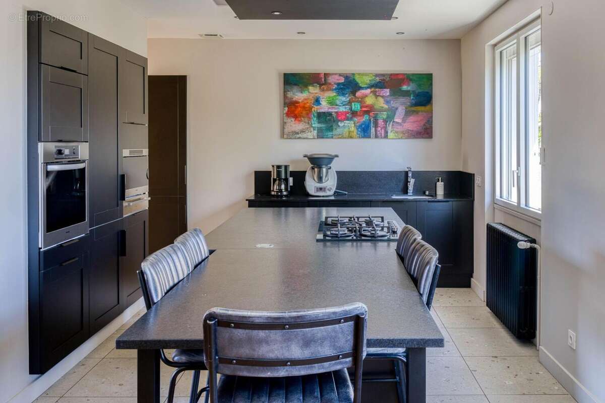 Maison 185 m² à Saint-Denis-Les-Bourg  - photo 6