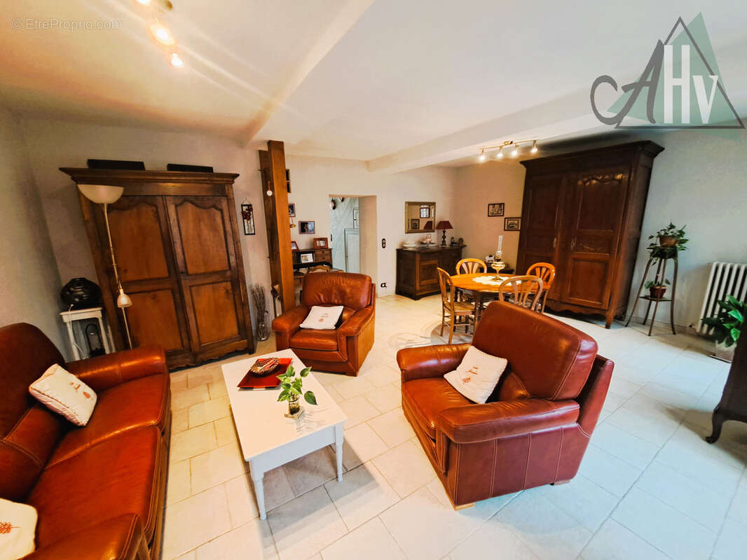 Maison à VILLENEUVE-LA-GUYARD