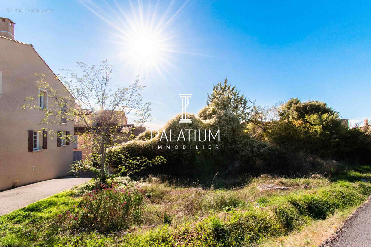 Terrain à SAINT-JULIEN