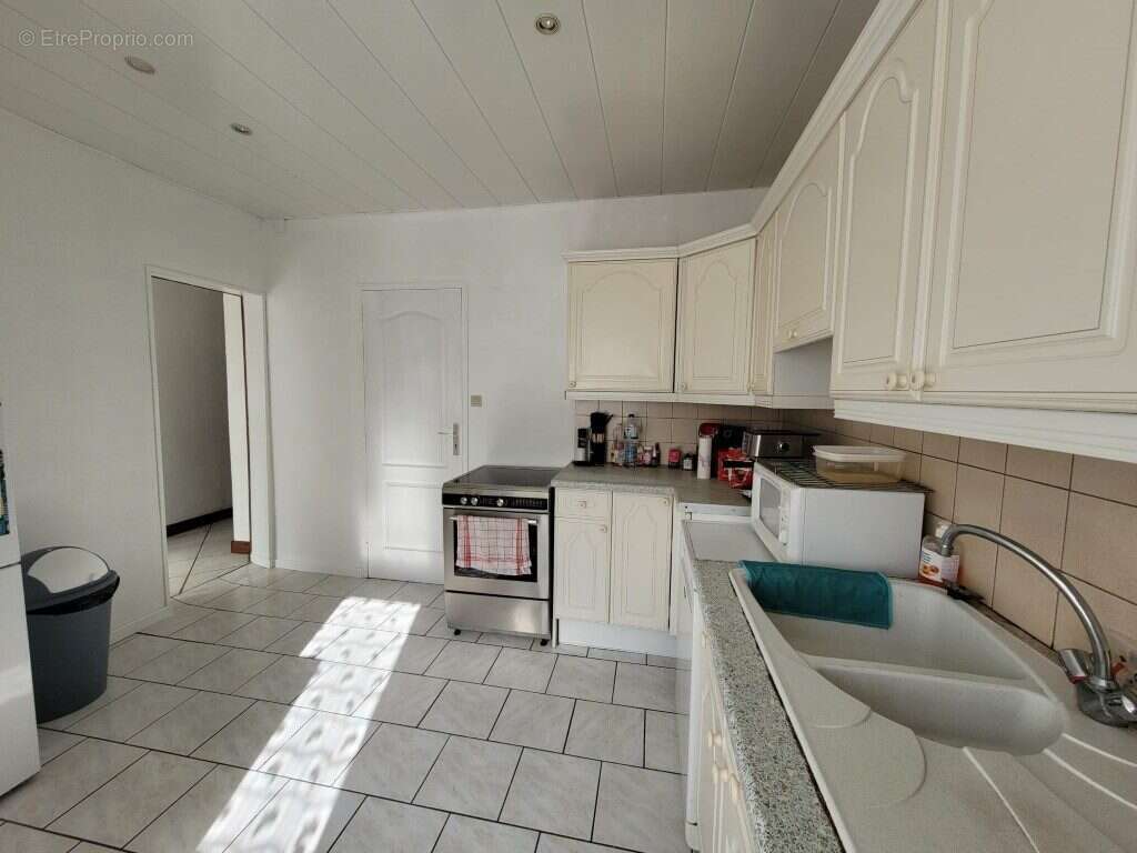 Maison à AVESNES-SUR-HELPE