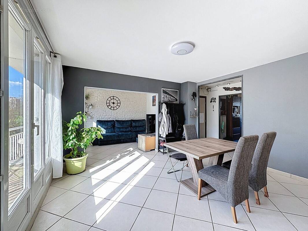 Appartement à LE PONT-DE-CLAIX