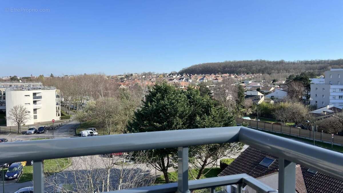 Appartement à LES CLAYES-SOUS-BOIS