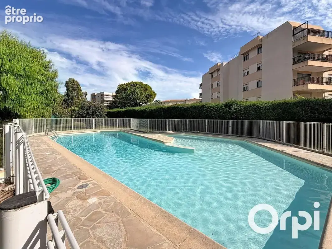 Appartement 4 p dernier étage traversant - terrasse - piscine - stationnement privatif - cave - photo 1