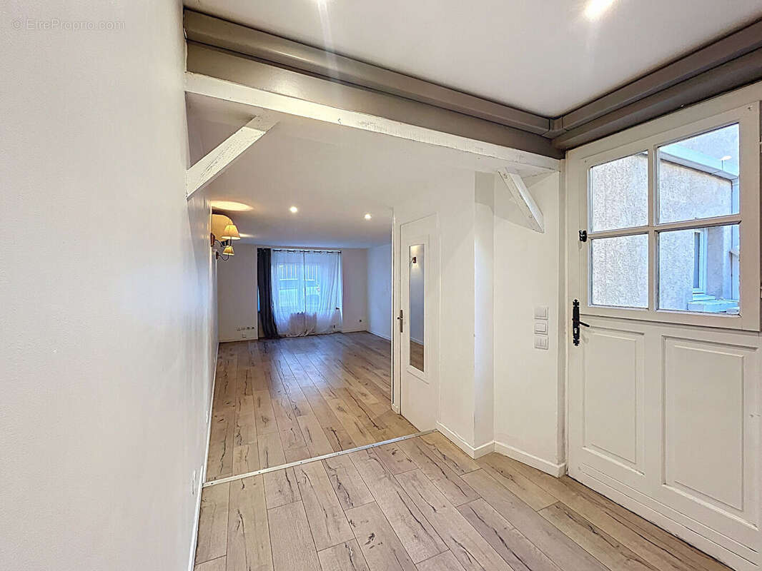 Appartement à NEAUPHLE-LE-CHATEAU