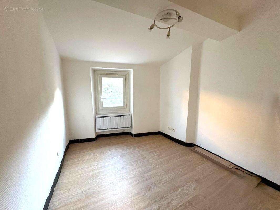 Appartement à L'ESCARENE
