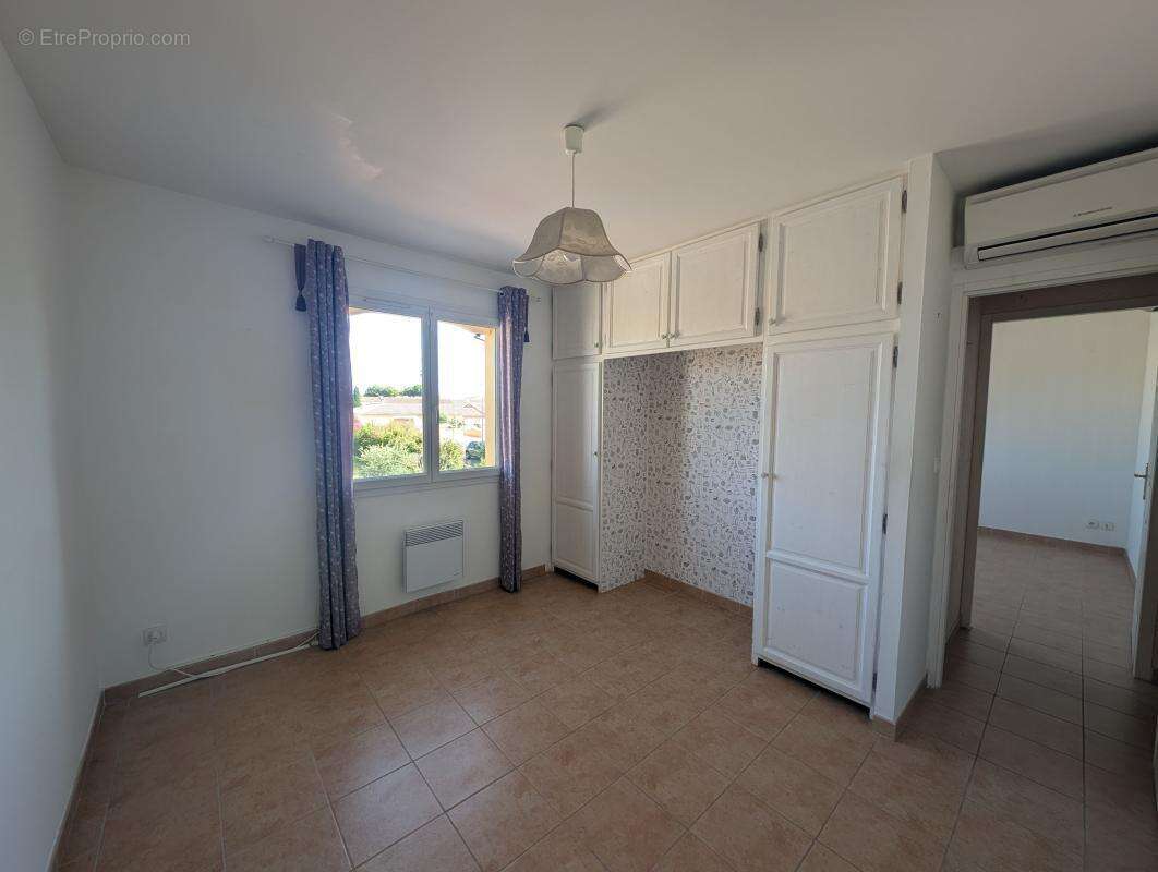 ROUJAN – Villa 4 chambres en parfait état - photo 15