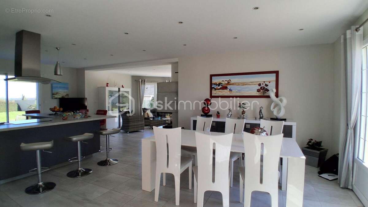 Maison contemporaine de 229m². 11 pièces. 5 chambres. terrain 2267m² - photo 3