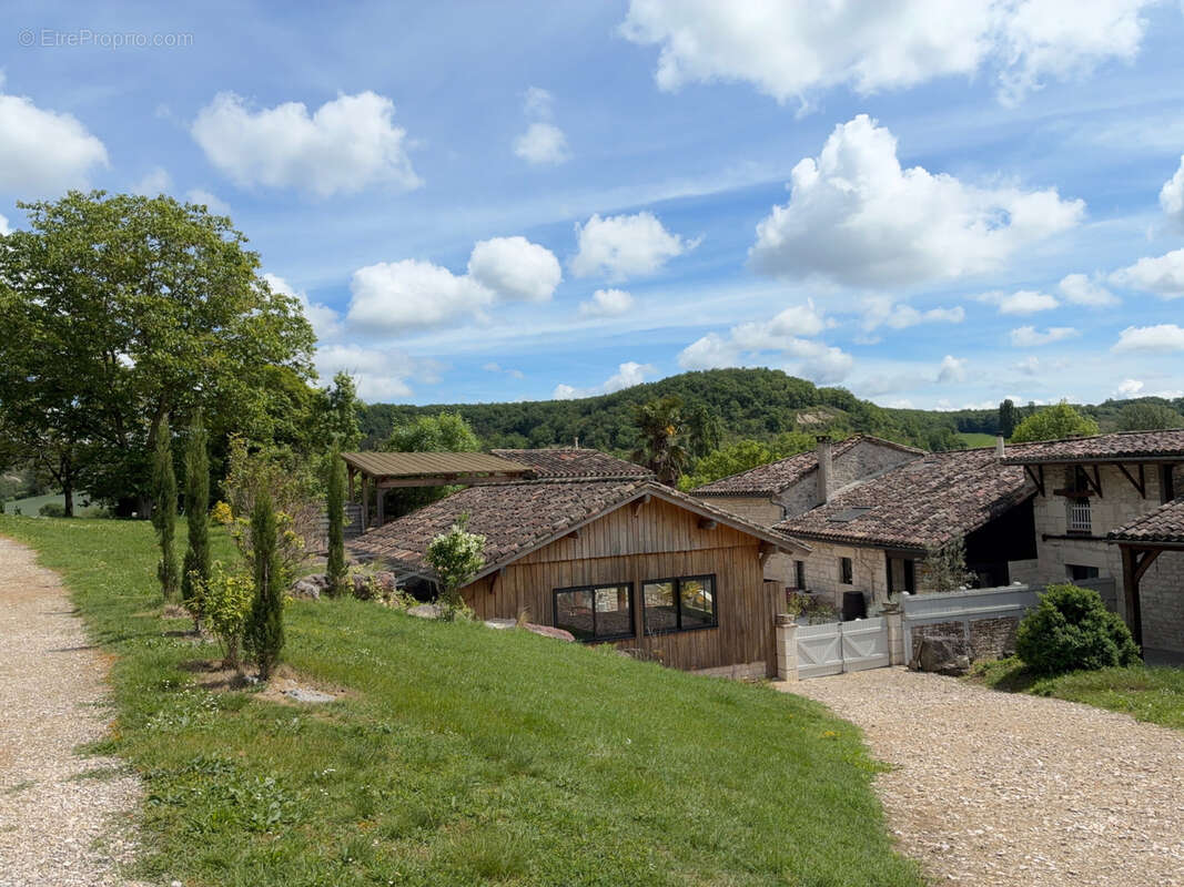 Maison à CASTELNAU-MONTRATIER