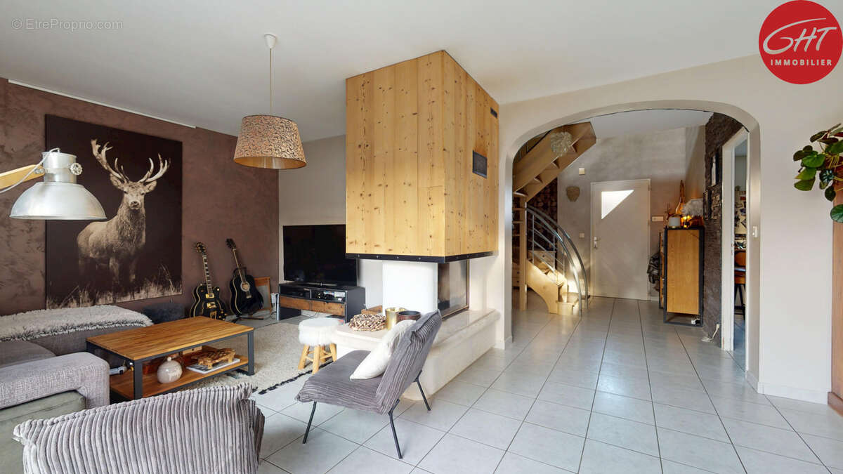 Maison à MAMIROLLE