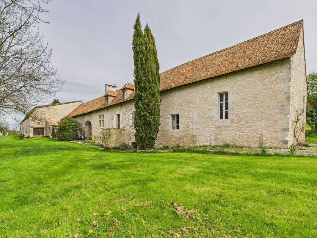 Maison en pierre magnifiquement rénovée près d'un village - photo 18