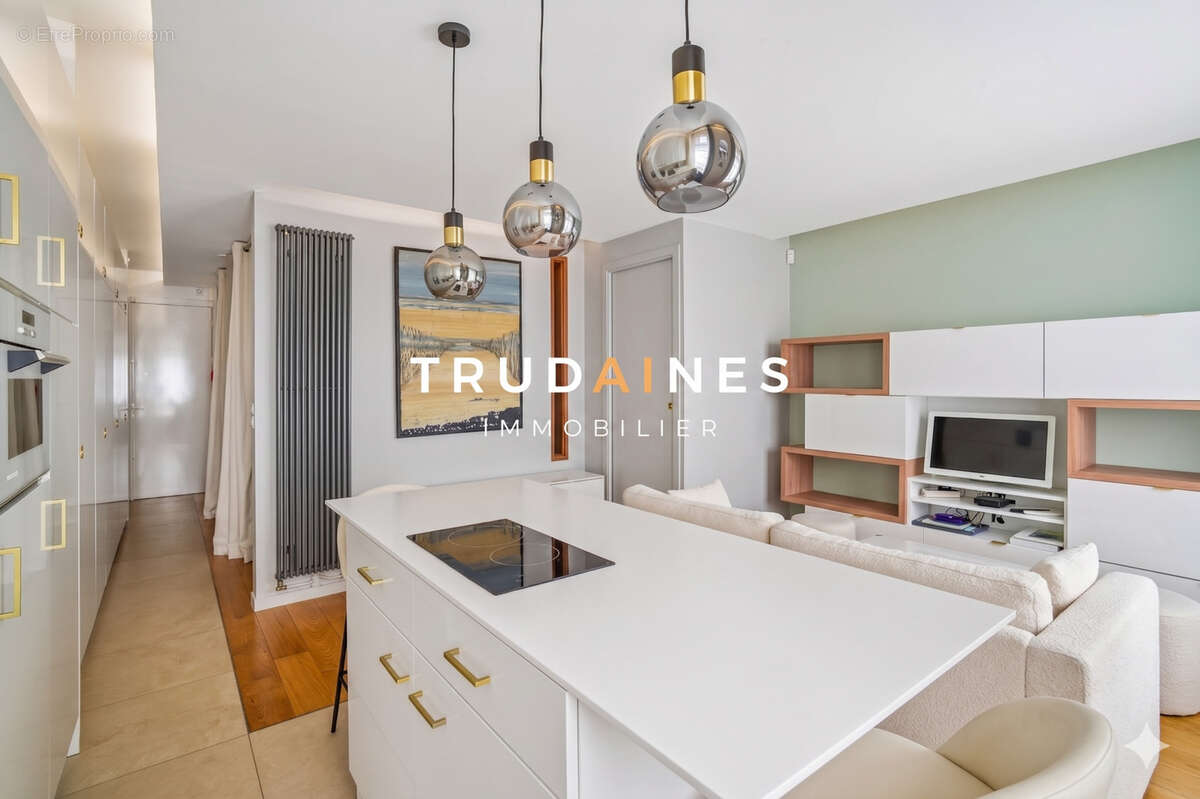 Appartement à PARIS-17E