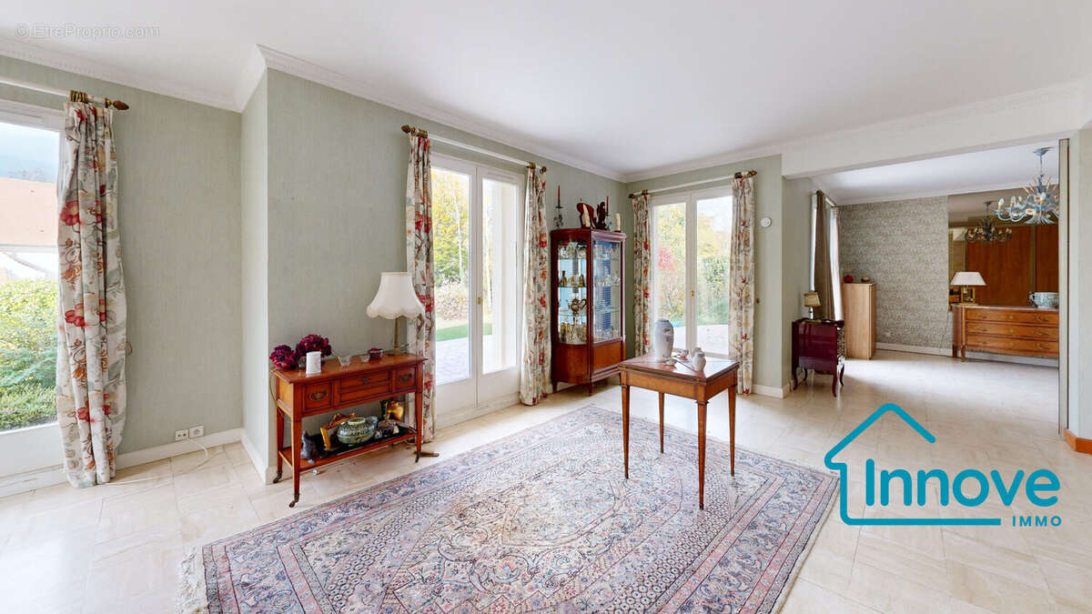 Maison à SAINT-NOM-LA-BRETECHE