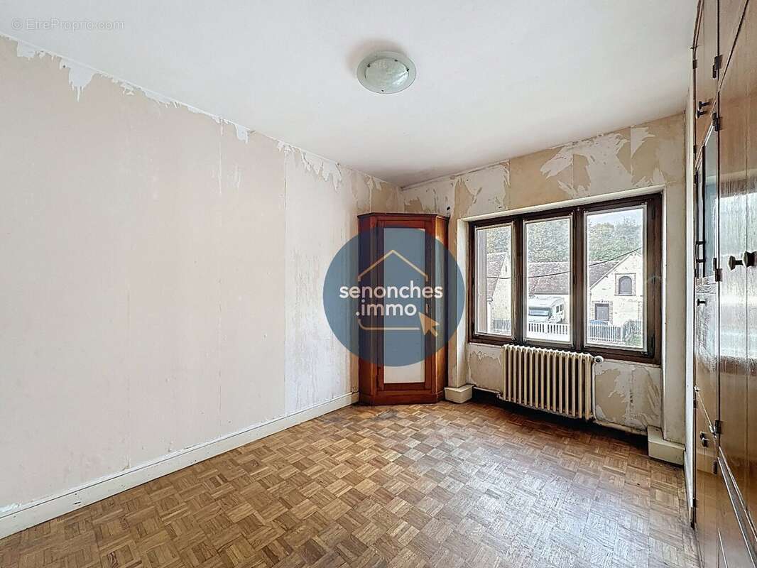 Maison à SAINT-VICTOR-DE-BUTHON