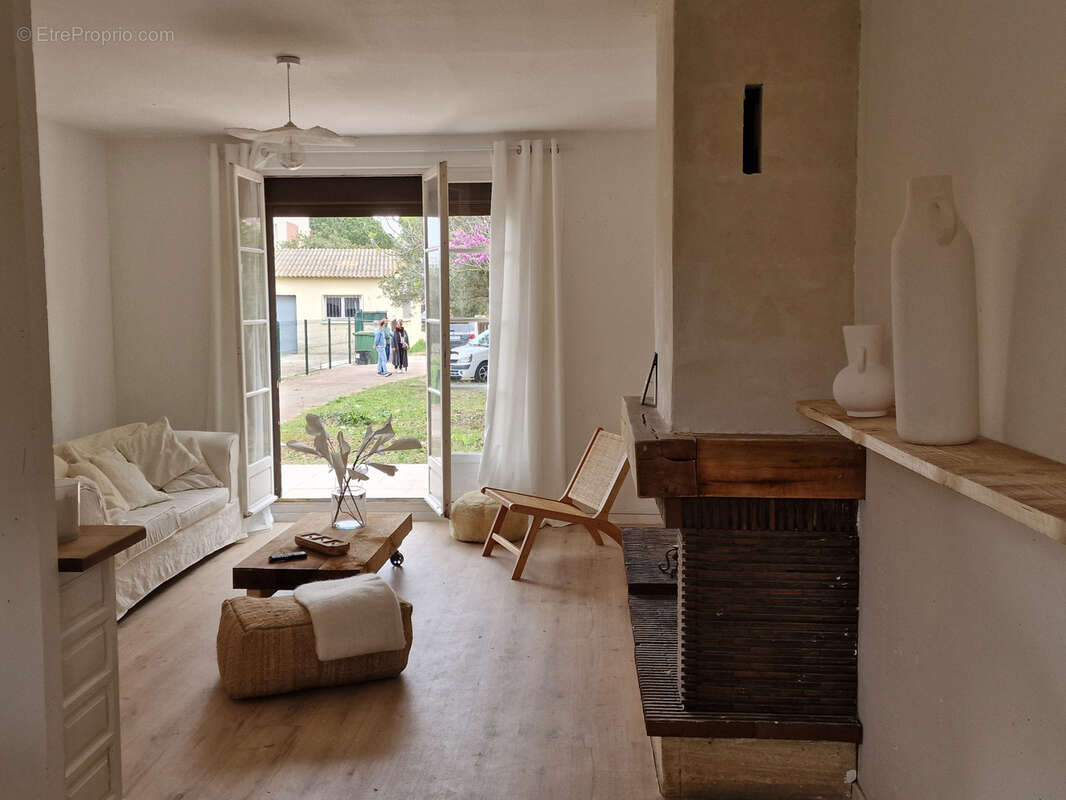 Maison à SAINT-LAURENT-DE-LA-SALANQUE