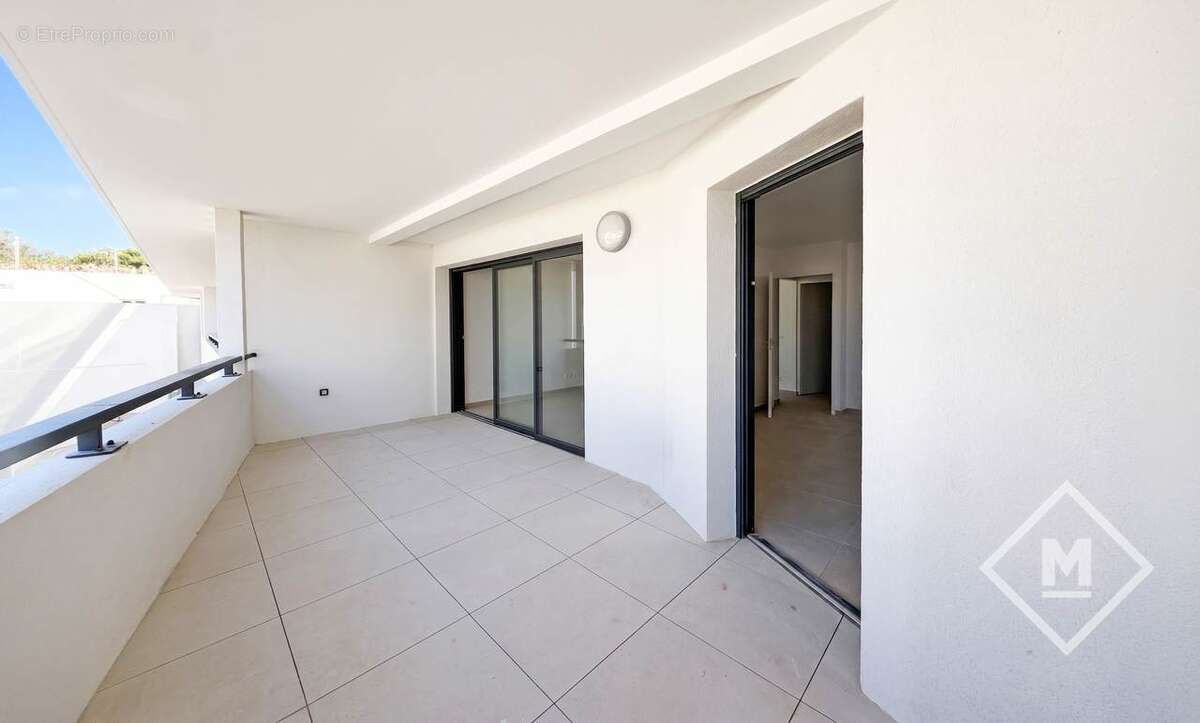 Vente appartement T2 terrasse vue mer calme  frais réduit à l'achat de 2.3% (notaire)  13600 La Ciotat - photo 3
