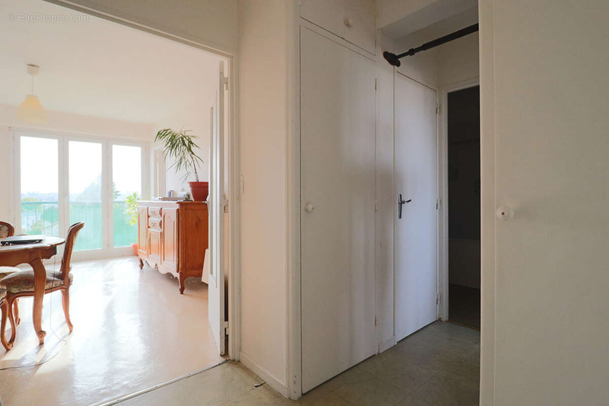 Appartement à LES PAVILLONS-SOUS-BOIS