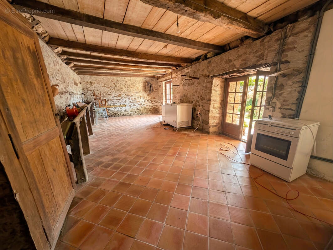 Maison XV° siècle - 6.176 m² de terrain - photo 5