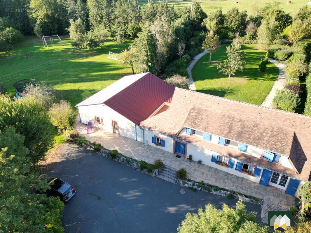 Maison à SAINT-VICTOR-DE-BUTHON
