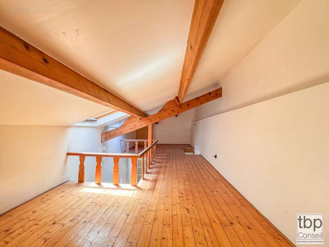 Marseille 5ᵉ – Appartement avec mezzanine et cour - photo 3