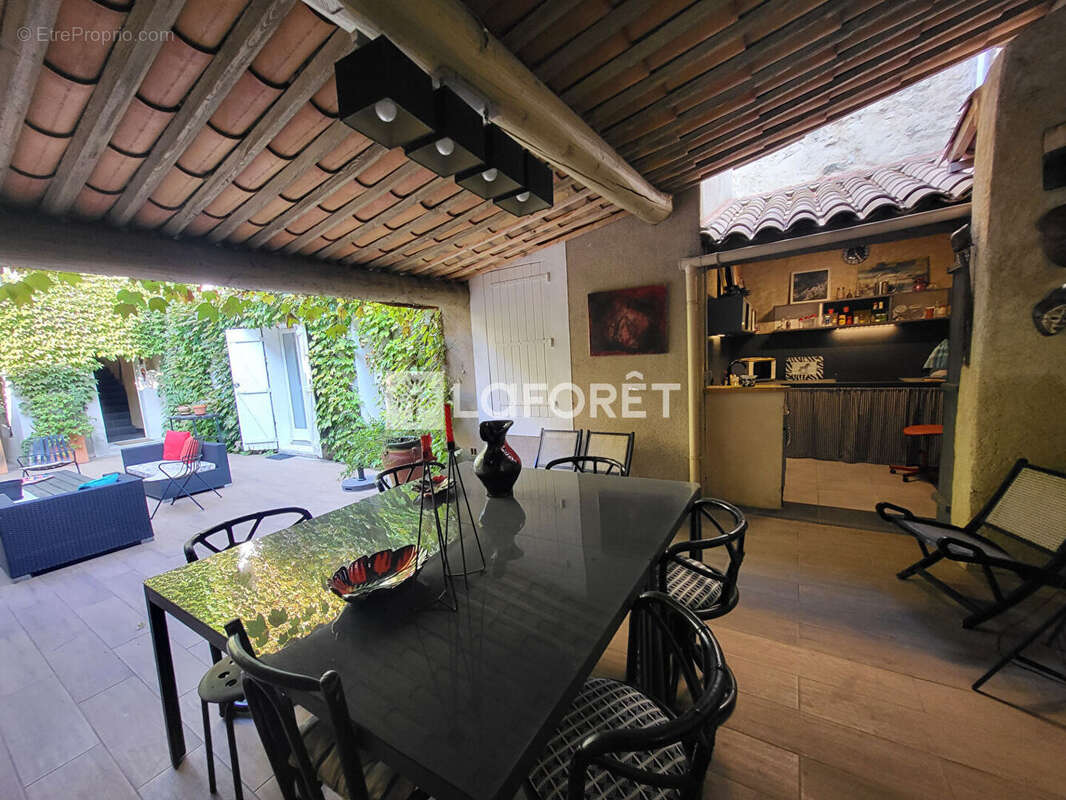 Maison à L'ISLE-SUR-LA-SORGUE