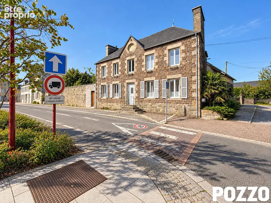 Maison à CERENCES