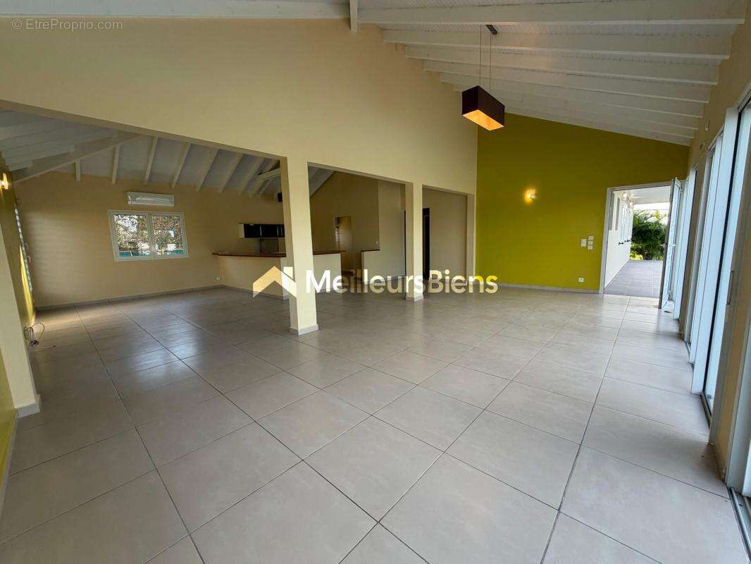 Maison à PETIT-BOURG