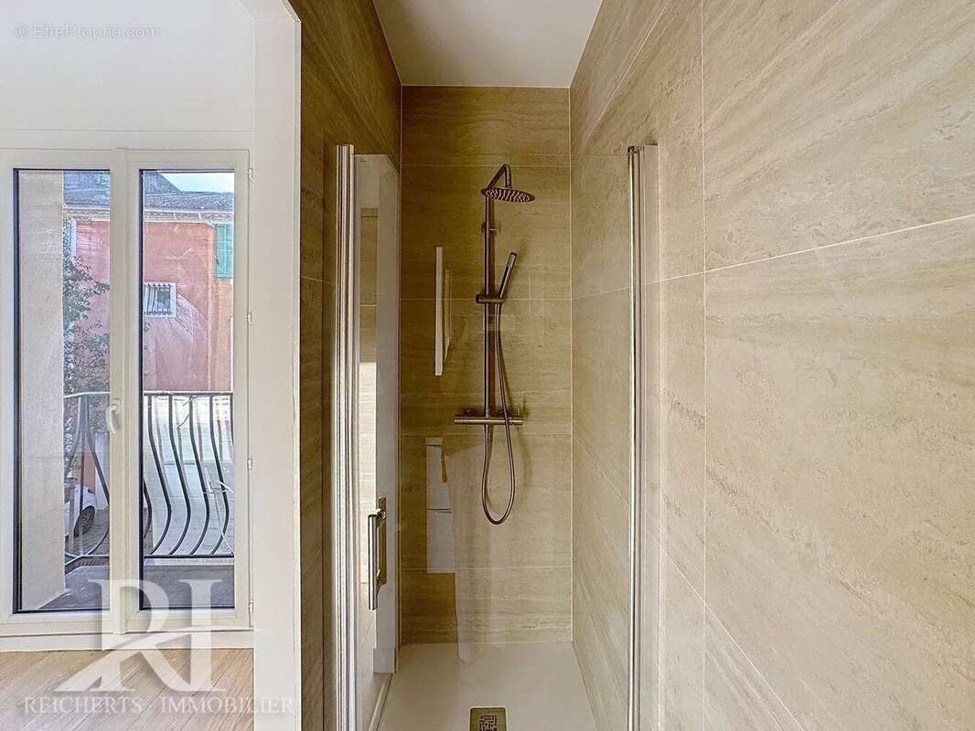 Appartement à MANDELIEU-LA-NAPOULE