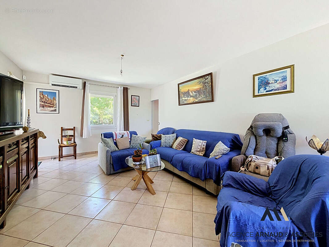 Exclusivité à Saint Cyr sur Mer : Charmante maison 4 pièces avec grand jardin - photo 5