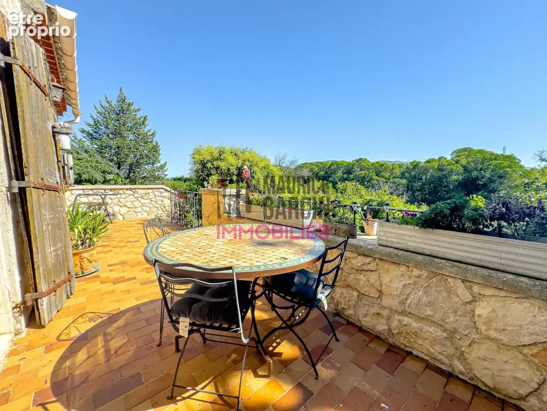 Maison 6 pièces 213 m² à vendre à Robion (84440) - photo 8