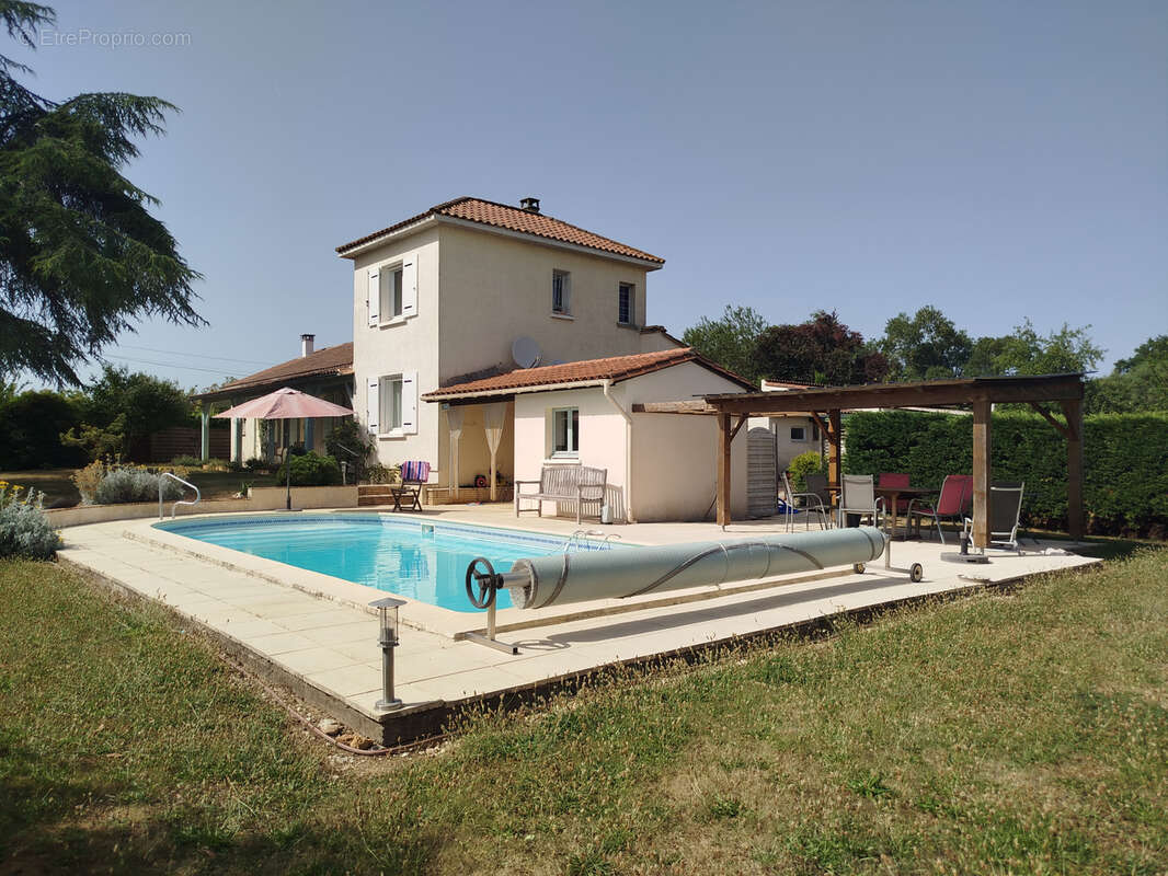 Belle maison familiale de 159 m2 avec piscine sur une parcelle arborée de 2 363 m2 - photo 32
