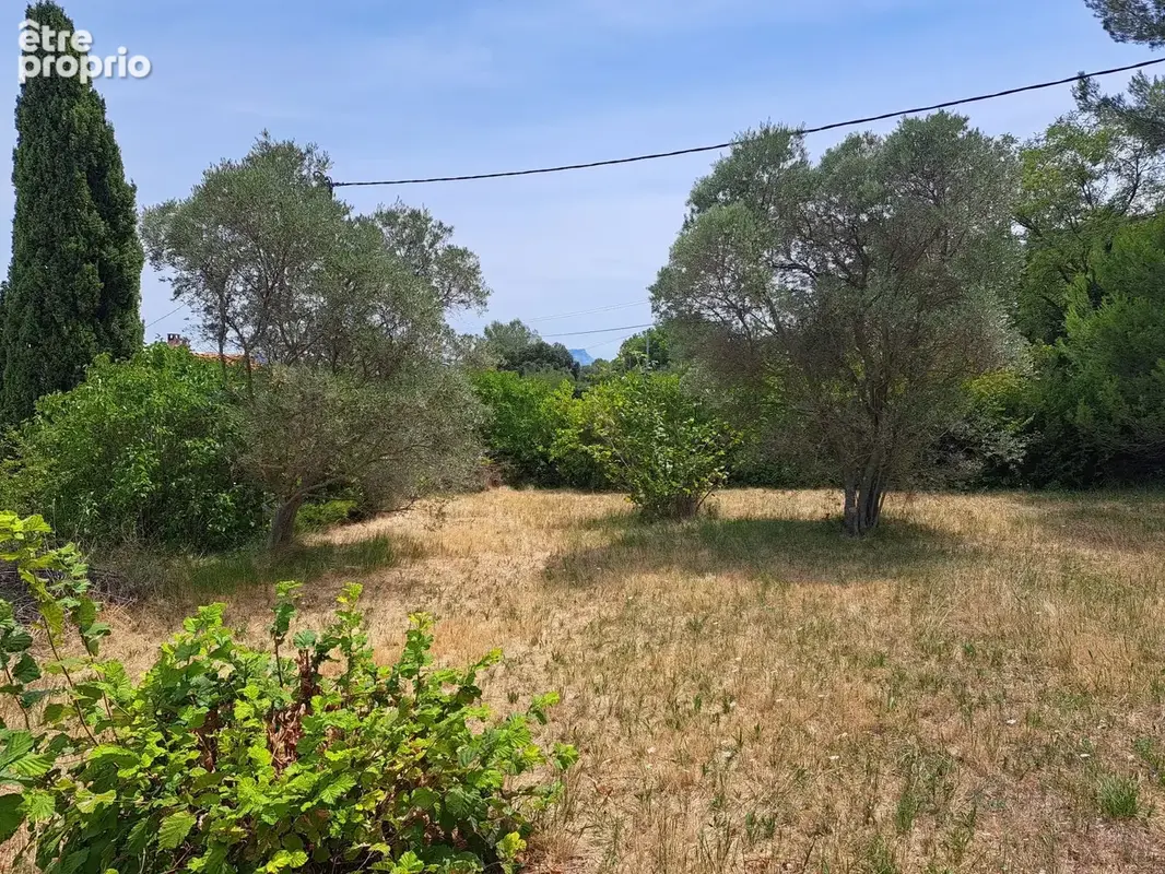 Terrain à bâtir de 1800 m² à EGUILLES (13) - photo 6