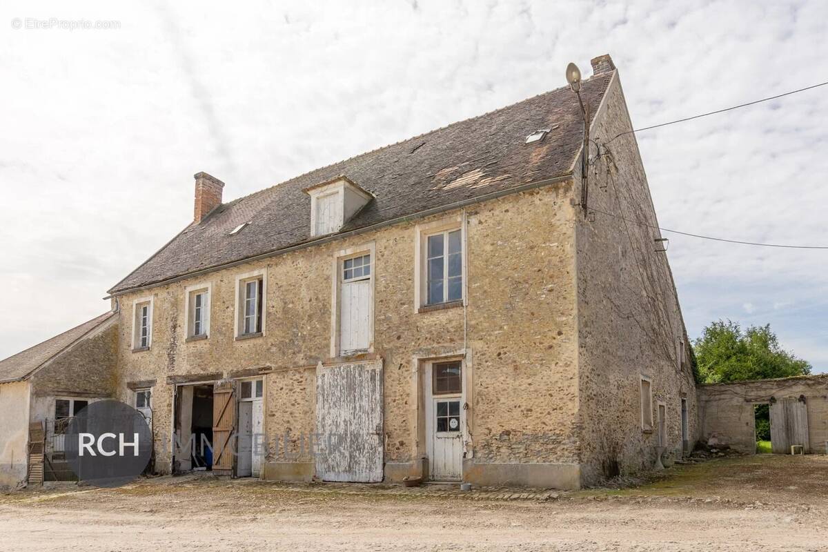 Maison à LA QUEUE-LES-YVELINES